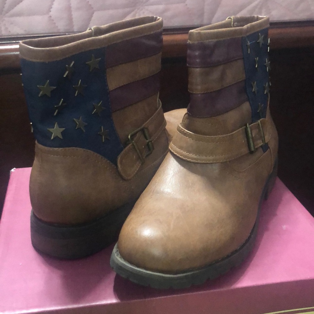 Boots - Picture 2 of 3